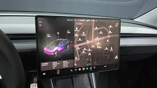 Tesla Y AWD 2025 14