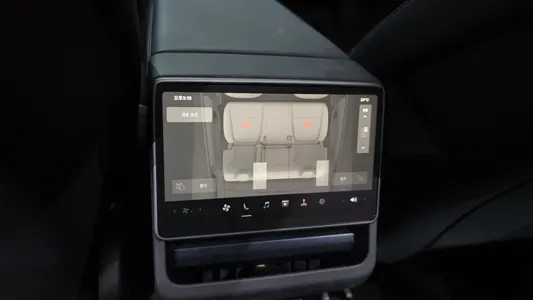 Tesla Y AWD 2025 18