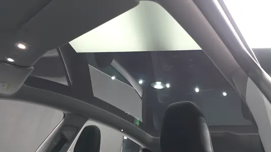 Tesla Y AWD 2025 19