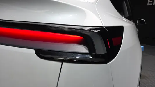 Tesla Y AWD 2025 23