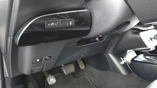 Toyota 4 1.8 E 2017 16