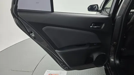 Toyota 4 1.8 E 2017 25