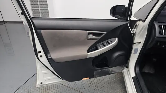 Toyota 프리우스 1.8 E 2012 25