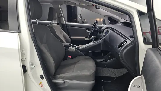 Toyota 프리우스 1.8 E 2012 27