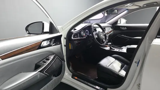 Kia K7 2019 10