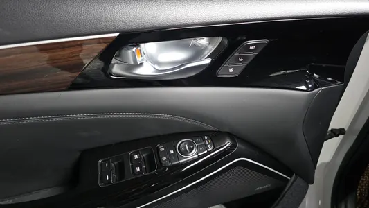 Kia K7 2019 30
