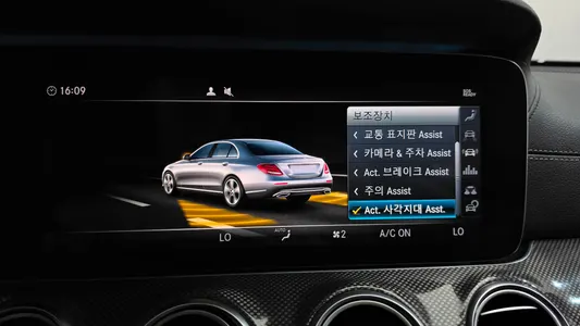 Mercedes-Benz E-Class W213 E350 4MATIC AMG Line 2019 32