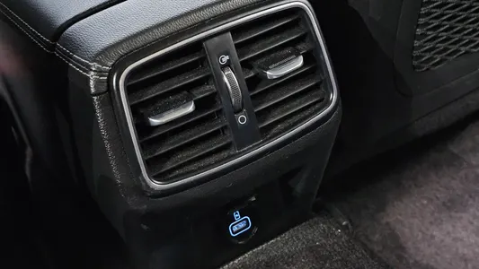 Genesis G70 2.0T AWD 2019 30