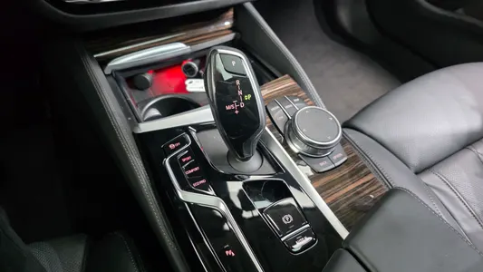 BMW 5 Series (G30) 523d 2023 9
