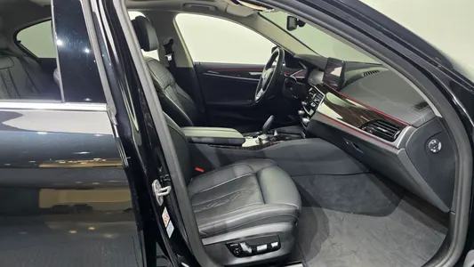 BMW 5 Series (G30) 523d 2023 11