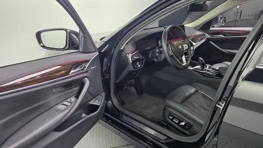 BMW 5 Series (G30) 523d 2023 10