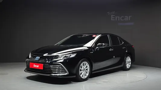 Toyota (XV70) 2.5 LE 2024