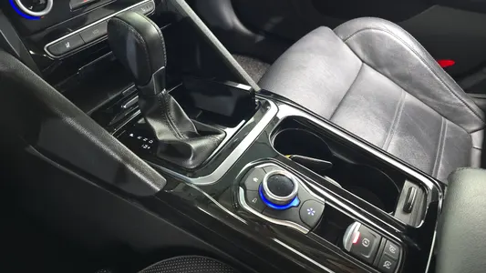 Renault Korea SM6 2.0 LPe LE () 2016 9