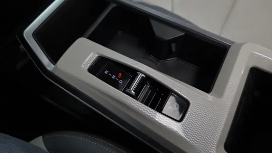 KG Mobility EVX E7 2024 9
