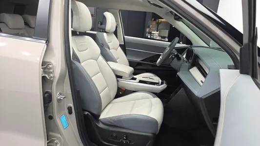 KG Mobility EVX E7 2024 11