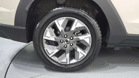 KG Mobility EVX E7 2024 22