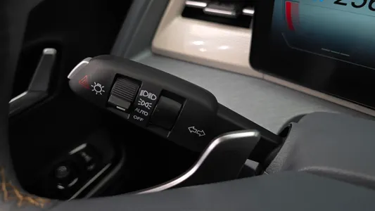 KG Mobility EVX E7 2024 33