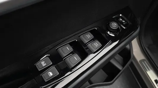 KG Mobility EVX E7 2024 35