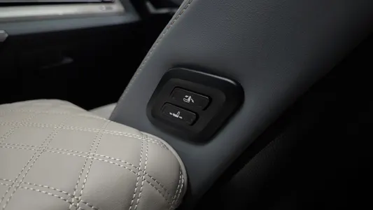 KG Mobility EVX E7 2024 29