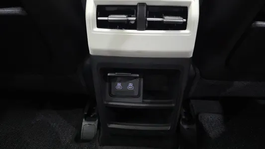 KG Mobility EVX E7 2024 30