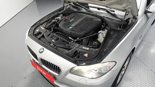 BMW 5 Series (F10) 520d 2012 6