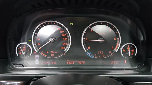 BMW 5 Series (F10) 520d 2012 8