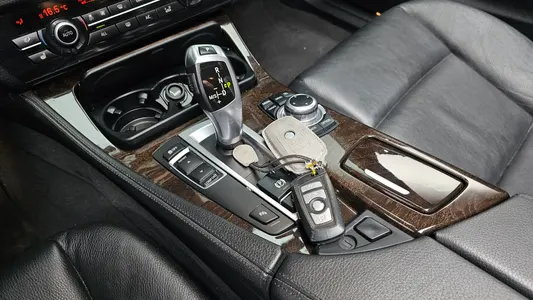 BMW 5 Series (F10) 520d 2012 9