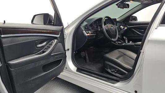 BMW 5 Series (F10) 520d 2012 10