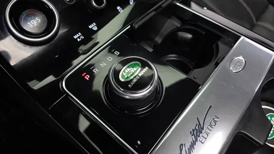Land Rover 레인지로버 벨라 3.0 D300 R- HSE 2019 9
