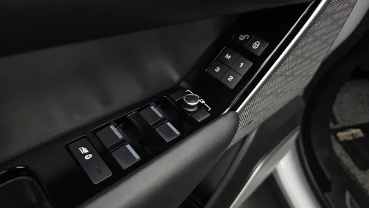 Land Rover 레인지로버 벨라 3.0 D300 R- HSE 2019 30