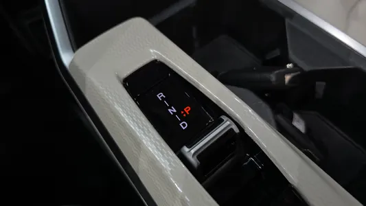 KG Mobility EVX E7 2023 9