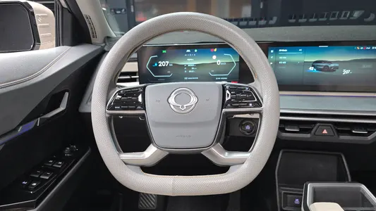 KG Mobility EVX E7 2023 13