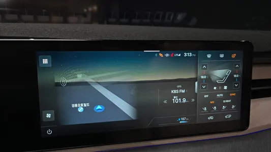 KG Mobility EVX E7 2023 16