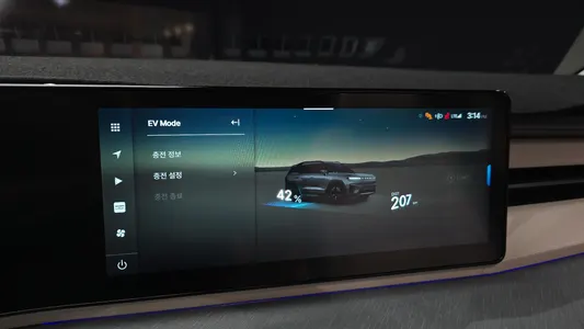 KG Mobility EVX E7 2023 17