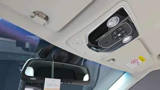 KG Mobility EVX E7 2023 18