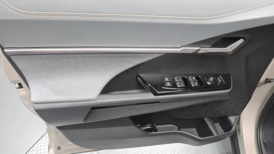KG Mobility EVX E7 2023 25