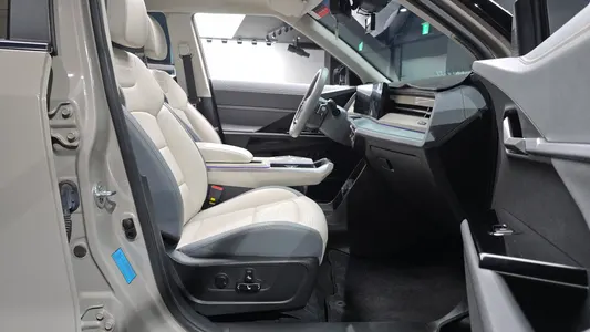 KG Mobility EVX E7 2023 27