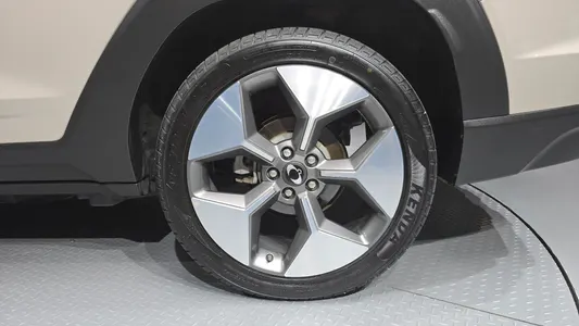 KG Mobility EVX E7 2023 22