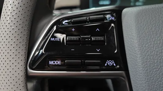 KG Mobility EVX E7 2023 28