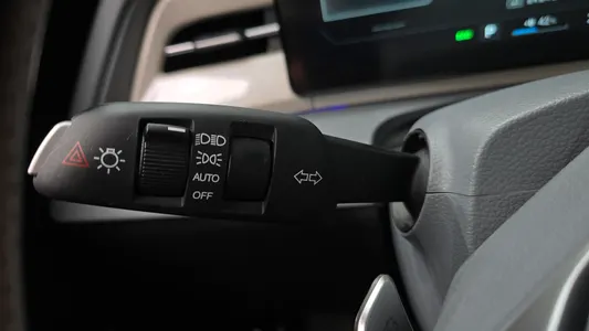 KG Mobility EVX E7 2023 30
