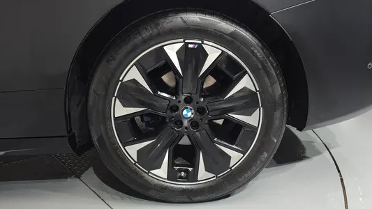 BMW iX xDrive45 M 2026 21