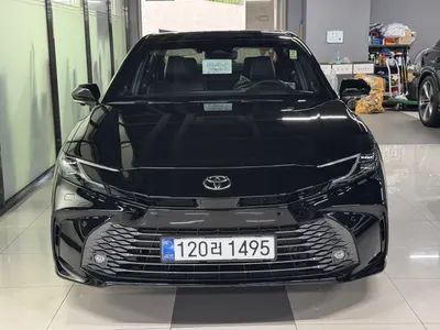 Toyota (XV80) 2.5 XLE 2026