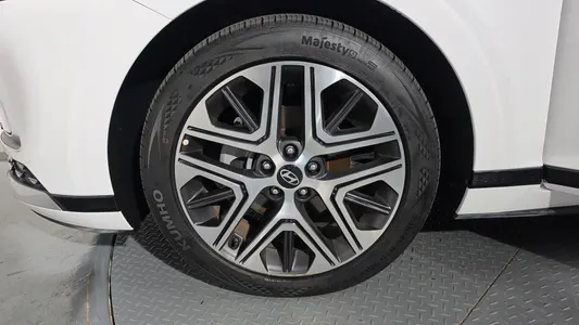 Hyundai (GN7) 2025 5