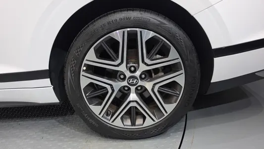 Hyundai (GN7) 2025 21