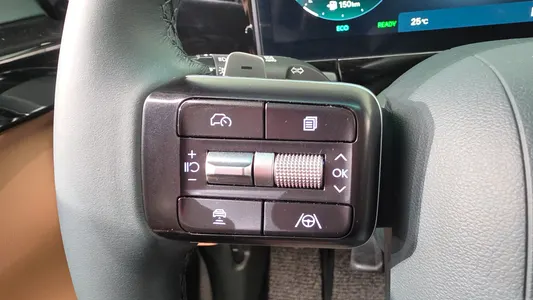 Hyundai (GN7) 2025 32