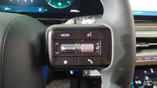 Hyundai (GN7) 2025 33