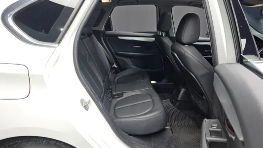 BMW 2 Series Tourer (F45) 2017 11