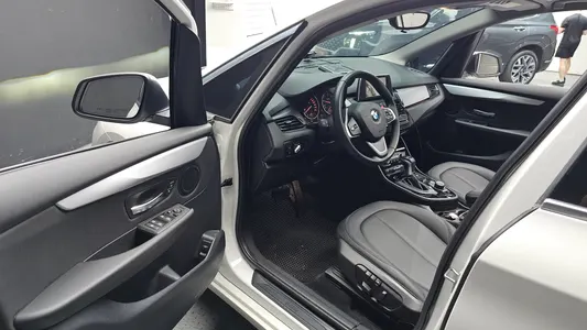 BMW 2 Series Tourer (F45) 2017 10