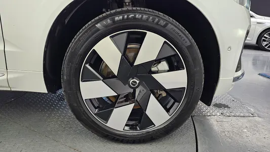 Volvo XC60 2 T8 2025 5