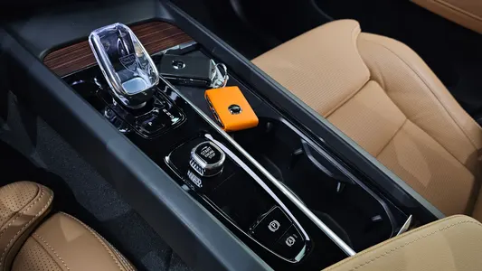 Volvo XC60 2 T8 2025 9